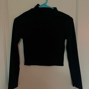 Ribbed black cropped turtle neck
